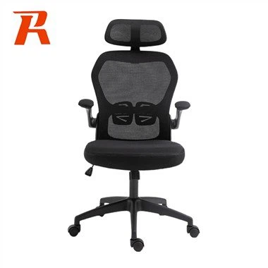 Korkea selkänoja mukavalla verkkotuolilla